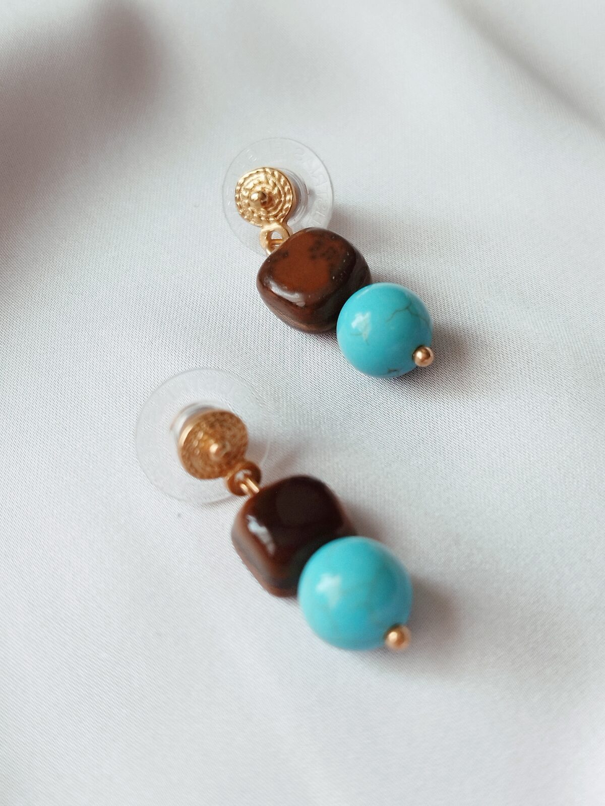 Aretes de Piedra natural pequeños. Gancho en Acero