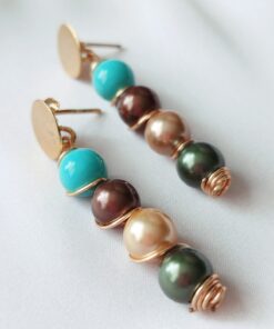 Aretes de Perlas Shell, Con detalle de alambrismo. Topo de bronce.