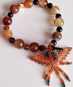 Pulsera en Piedras naturales de Ágatas lisas con Dije de Colibrí tejido a mano por indígenas del Putumayo.