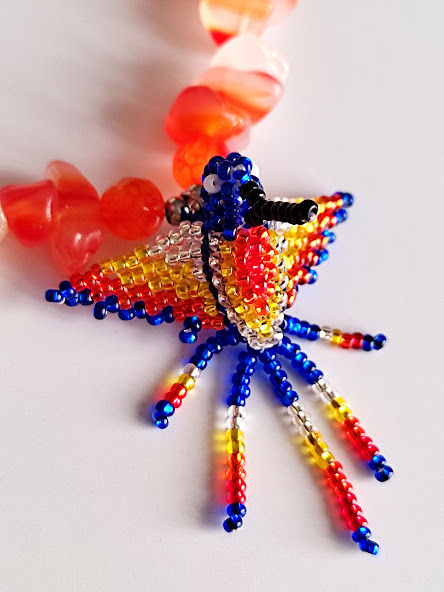 Pulsera en Piedras naturales de Ágatas facetadas con Dije de Colibrí tejido a mano por indígenas del Putumayo. - Imagen 2