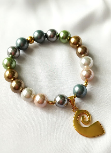 Pulsera en Perlas Shell – Dije Precolombino de Pectoral Tairona