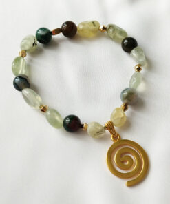 Pulsera en piedras naturales de Peronita y Ágata Hindú – Dije Precolombino de Espiral Quimbaya.