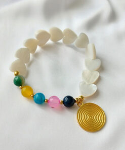 Pulsera en corazones de nácar y Ágatas multicolor – Dije Precolombino de Pectoral Quimbaya