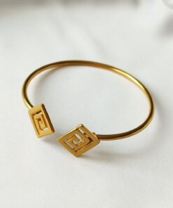 Pulsera Precolombina de aro Decoración típica Calima. Pieza con baño de oro de 24k.