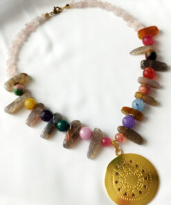 Collar  Precolombino en Ágatas Facetadas, Alargadas y Cuarzo Rosa – Dije  de Pectoral  de la cultura indígena Muisca.