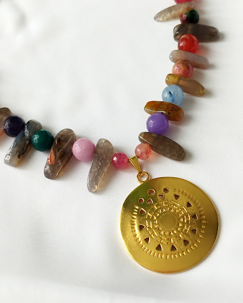 Collar  Precolombino en Ágatas Facetadas, Alargadas y Cuarzo Rosa – Dije  de Pectoral  de la cultura indígena Muisca. - Imagen 2