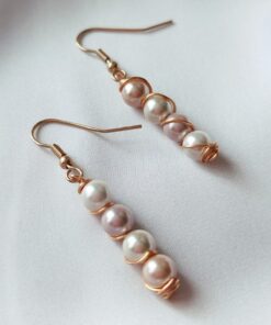 Aretes de Piedra natural pequeña, antorchados en  alambrismo. Gancho en acero