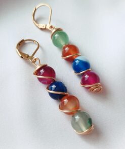 Aretes de Piedra natural de Ágatas multicolor, antorchados en  alambrismo. Gancho en acero