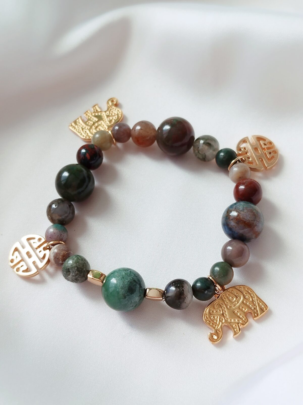 Pulsera en Piedras naturales de Ágata Hindú – Dijes en Samak