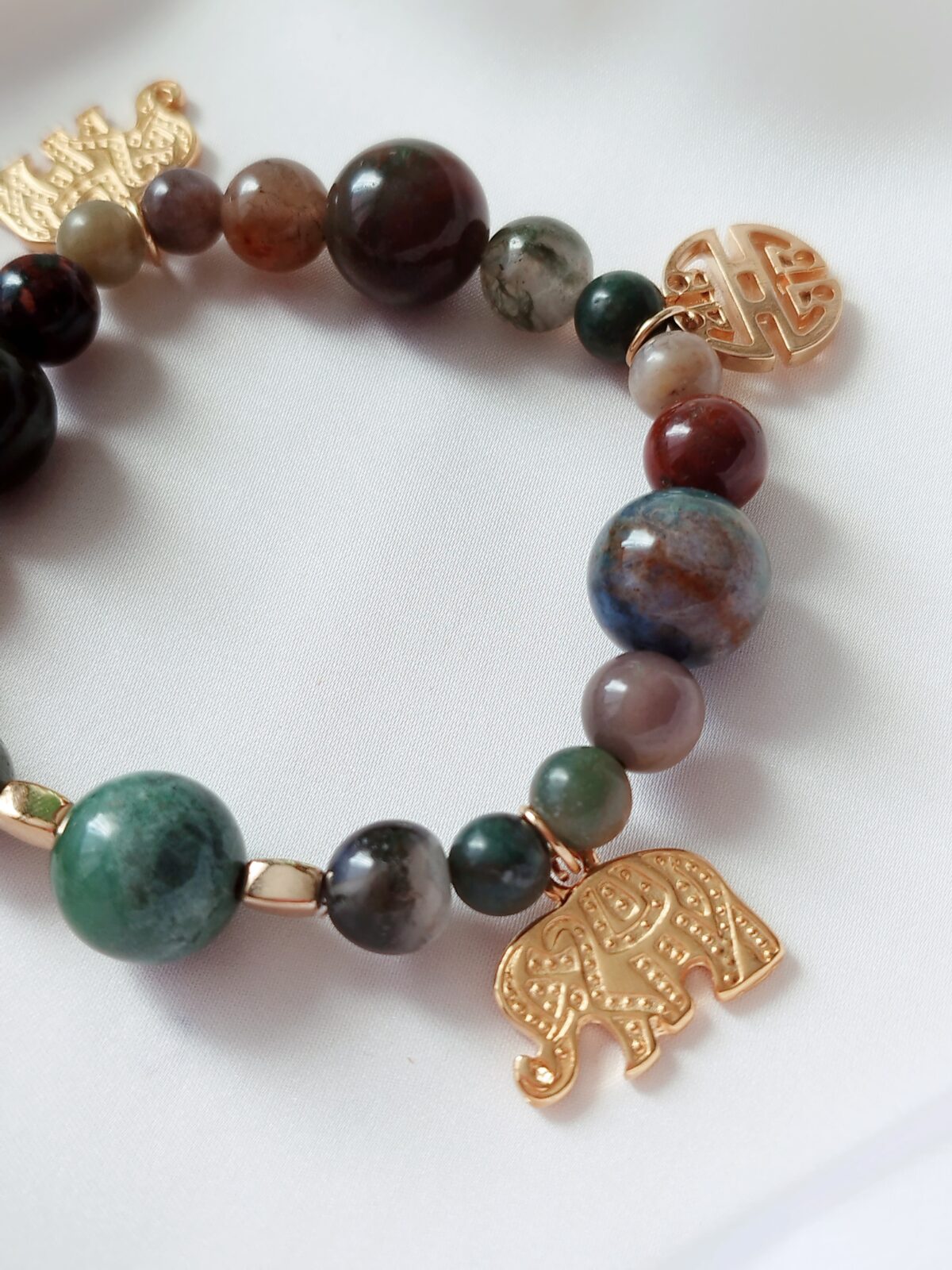 Pulsera en Piedras naturales de Ágata Hindú – Dijes en Samak - Imagen 2