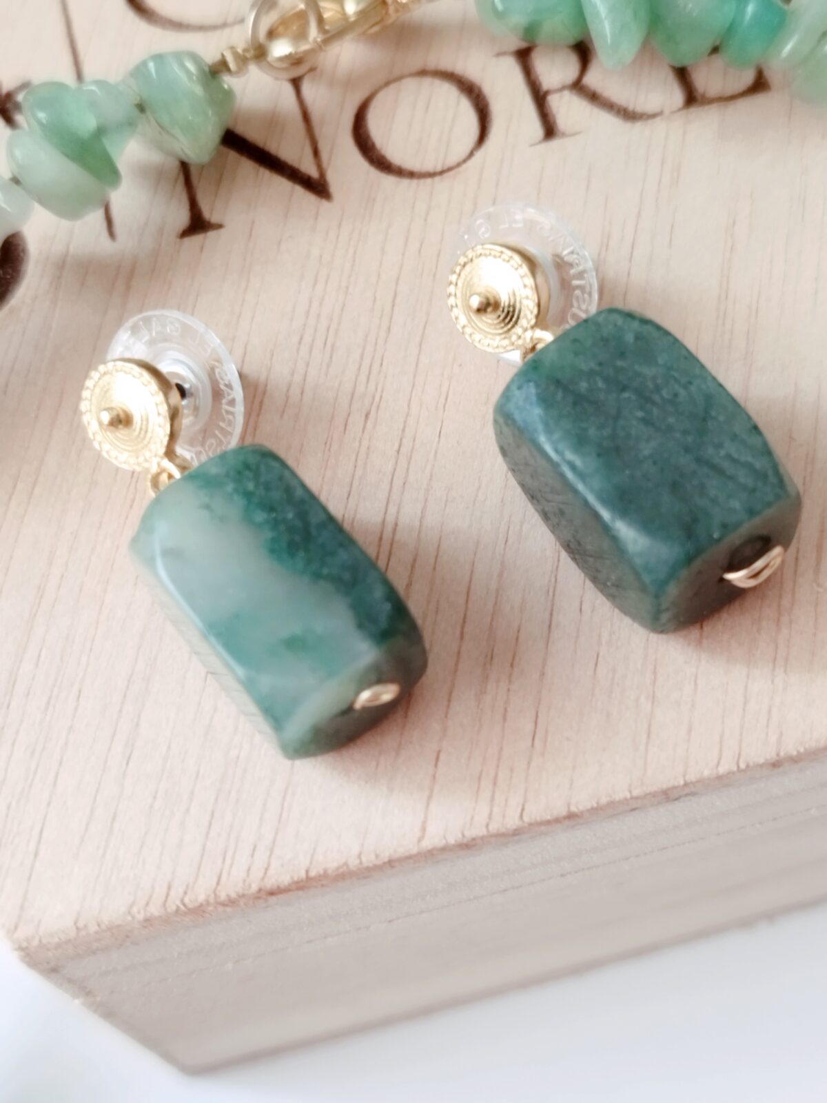 Juego de Collar y aretes en Piedras naturales de Ágatas facetadas y Jade - Imagen 2