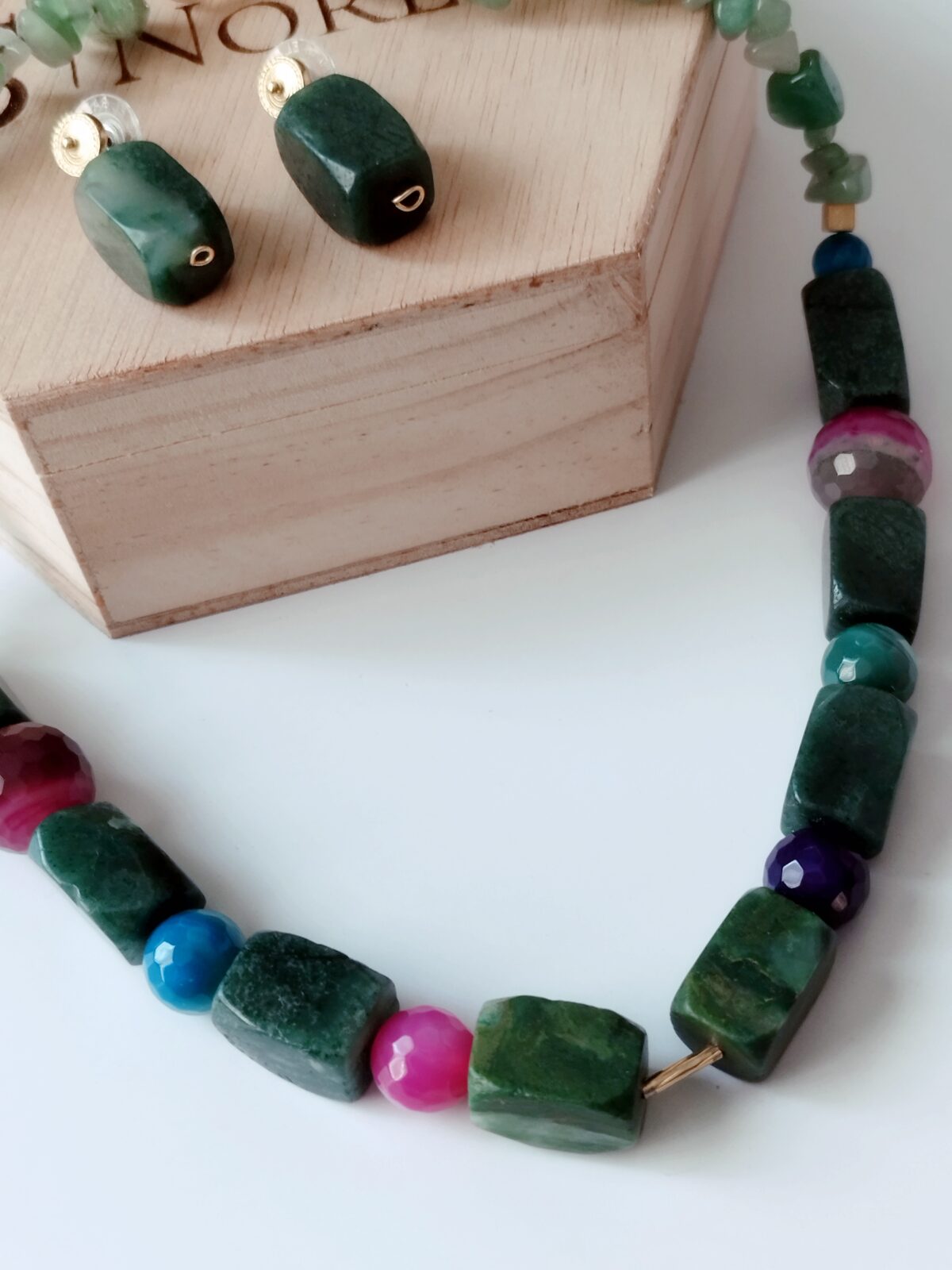Juego de Collar y aretes en Piedras naturales de Ágatas facetadas y Jade - Imagen 3