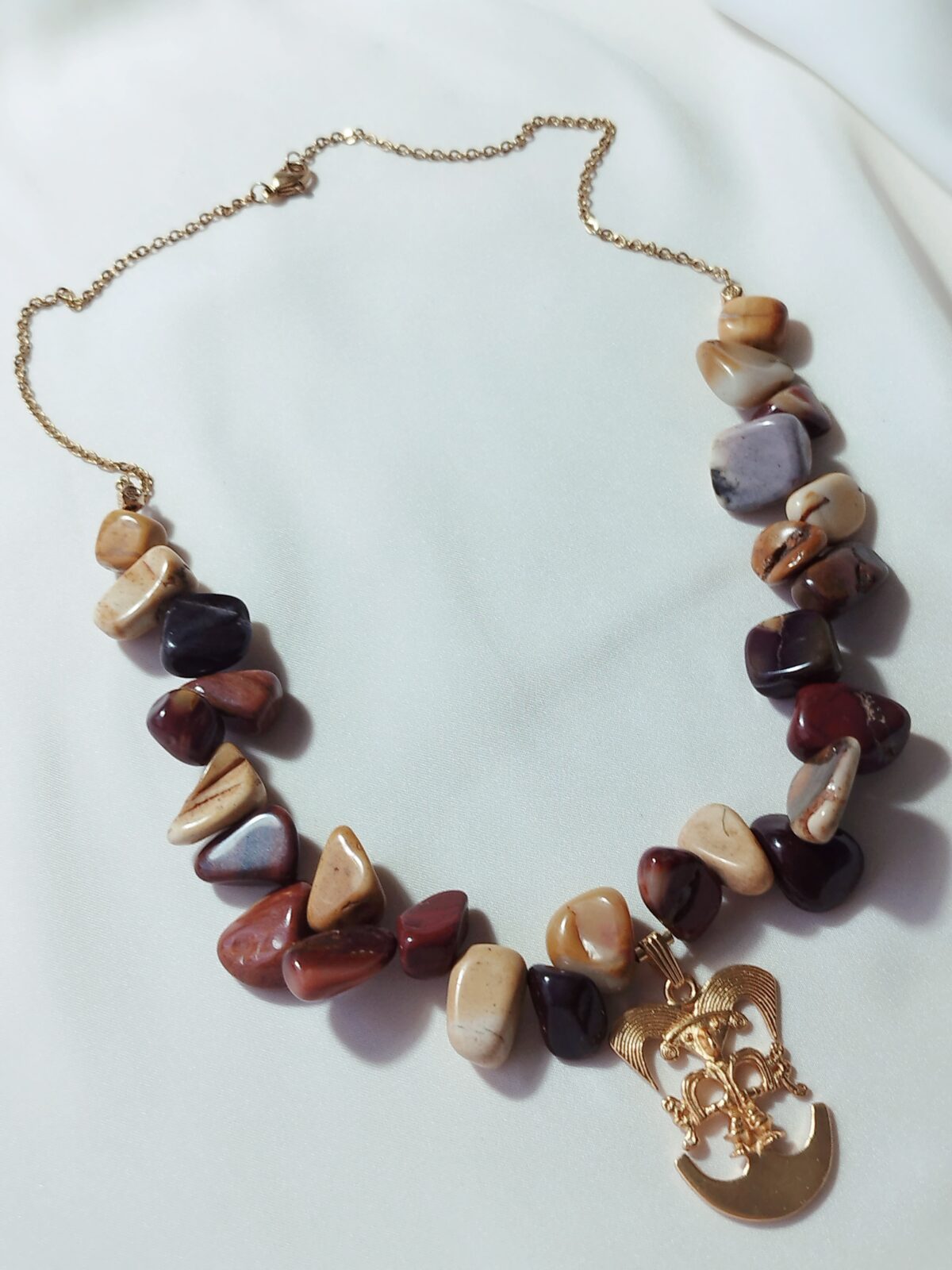 Collar de Piedras naturales de Ágata Sanguina - Dije Precolombino Hombre pico de ave