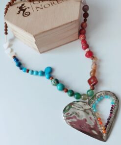 Collar en Piedras naturales - con Dije de Corazón tejido con piedras