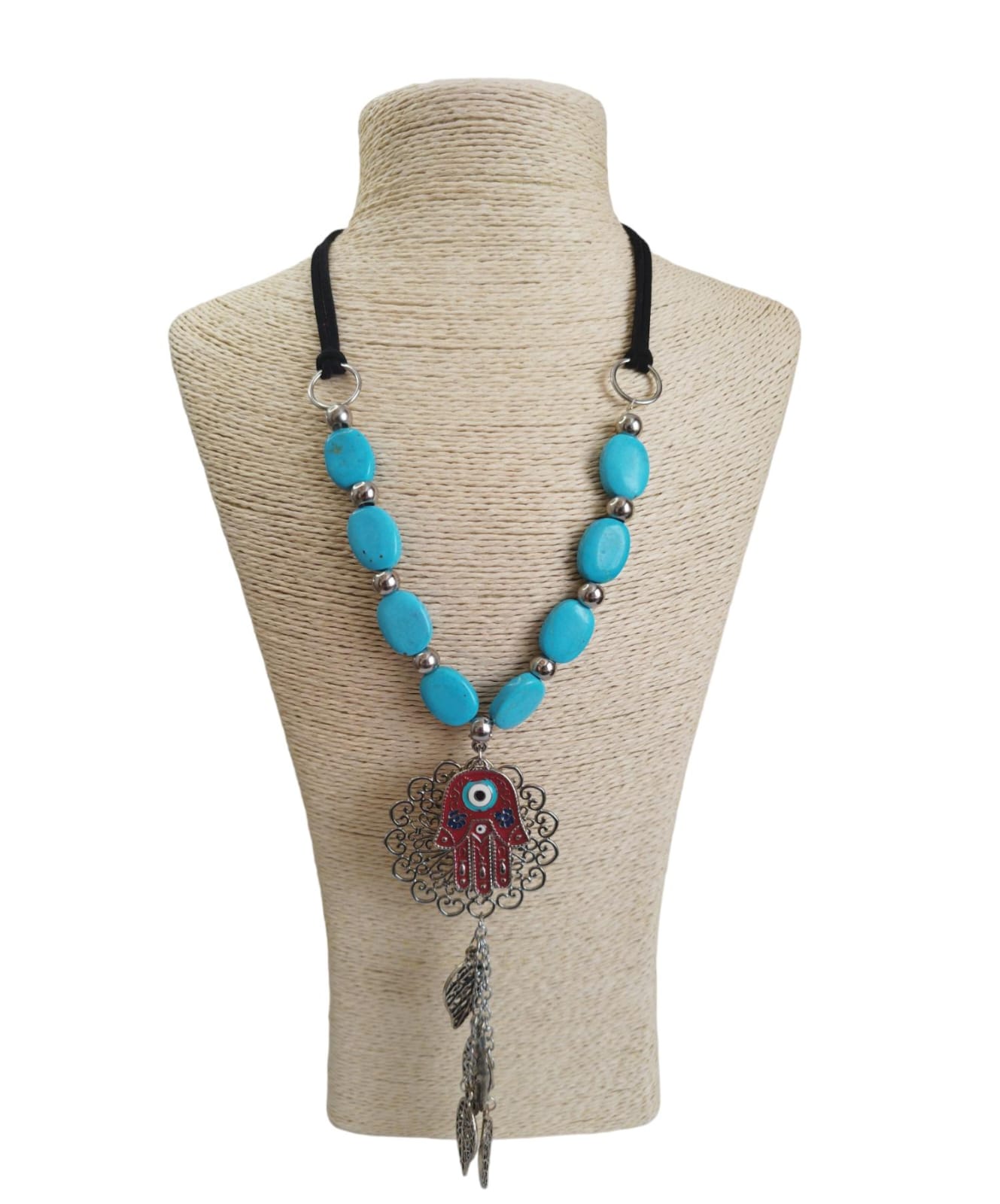 Collar largo de cuero con Piedras naturales de Turquesa - Dije de Mandala con Mano de Fatima y hojas.