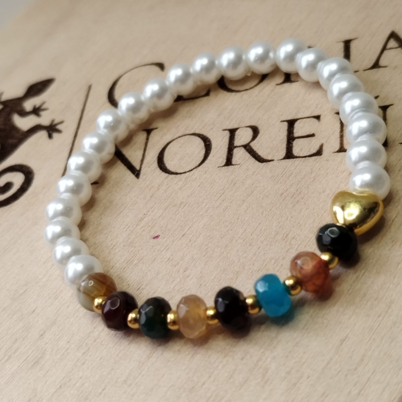 PULSERA ELASTICA EN PIEDRA NATURAL Y PERLAS - SEPARADORES DORADOS - Imagen 4