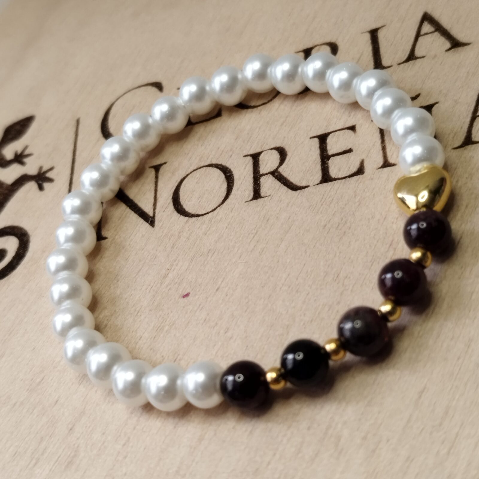 PULSERA ELASTICA EN PIEDRA NATURAL Y PERLAS - SEPARADORES DORADOS - Imagen 3