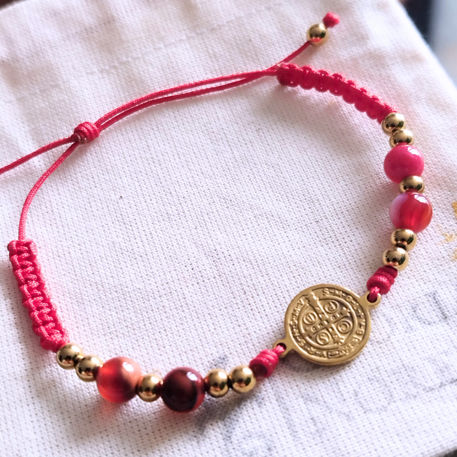 PULSERA DE HILO CON PIEDRAS NATURALES -DIJE O SEPARADOR DE ACERO - Imagen 5