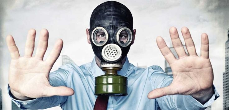 Persona con mascara toxica en articulo escrito por gloria patricia noreña blandon