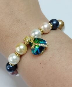 Pulsera en la mano - Gloria Noreña